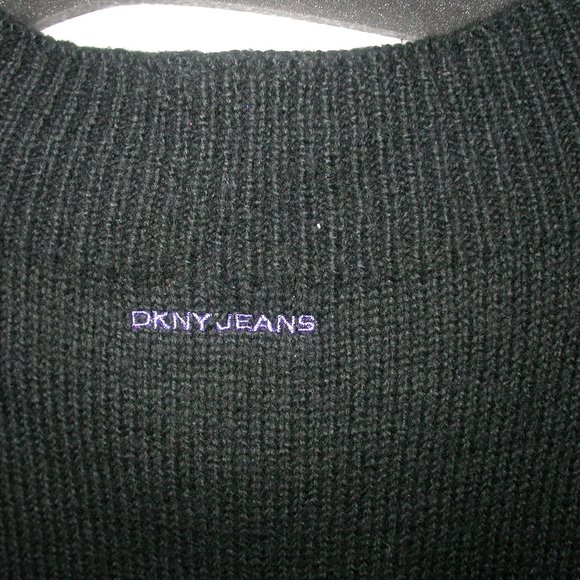 DKNY Black Short Sleeved Crop Pullover - Picture 5 of 9